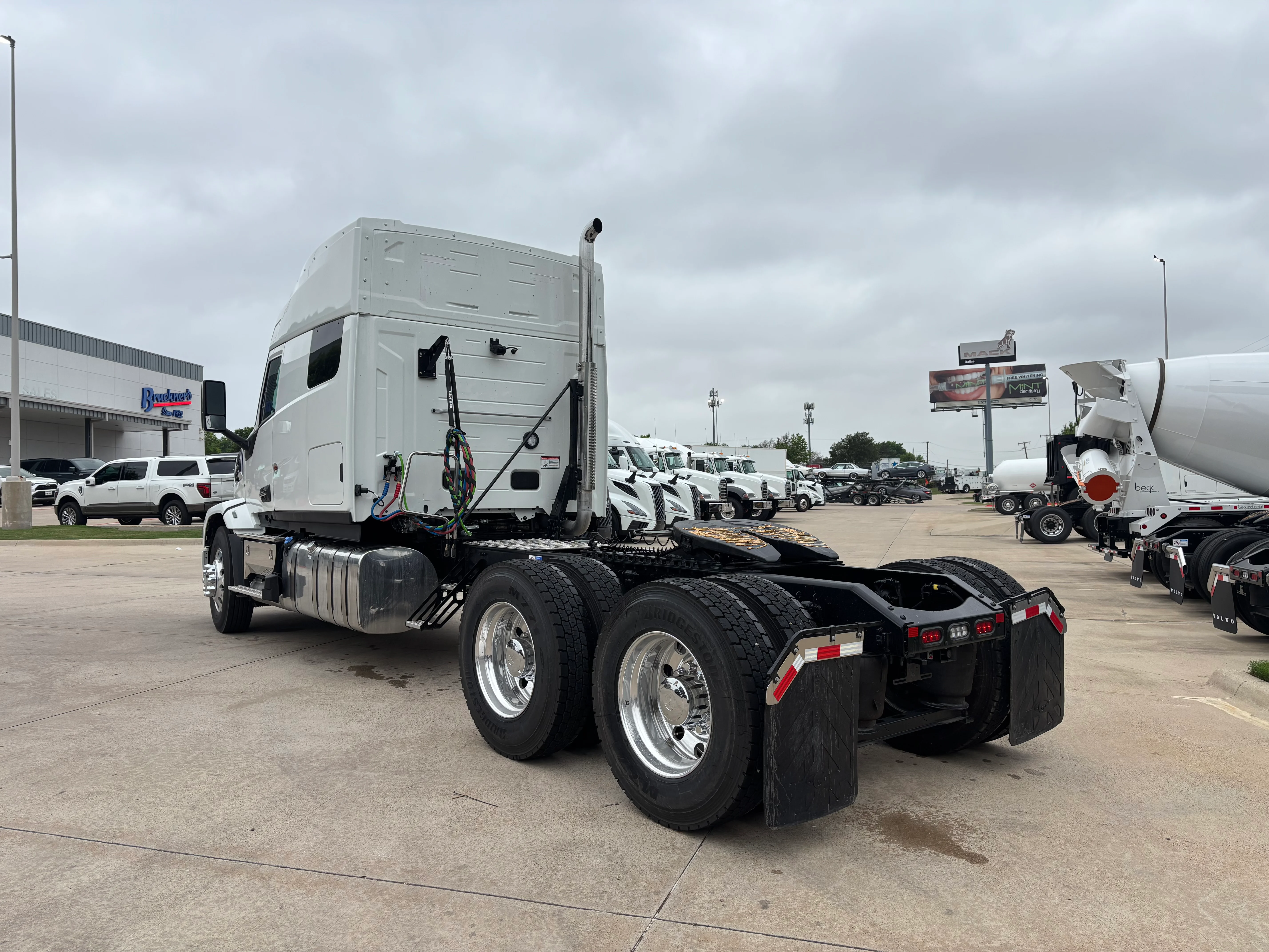 2027 Mack Pinnacle in TX — photo 6