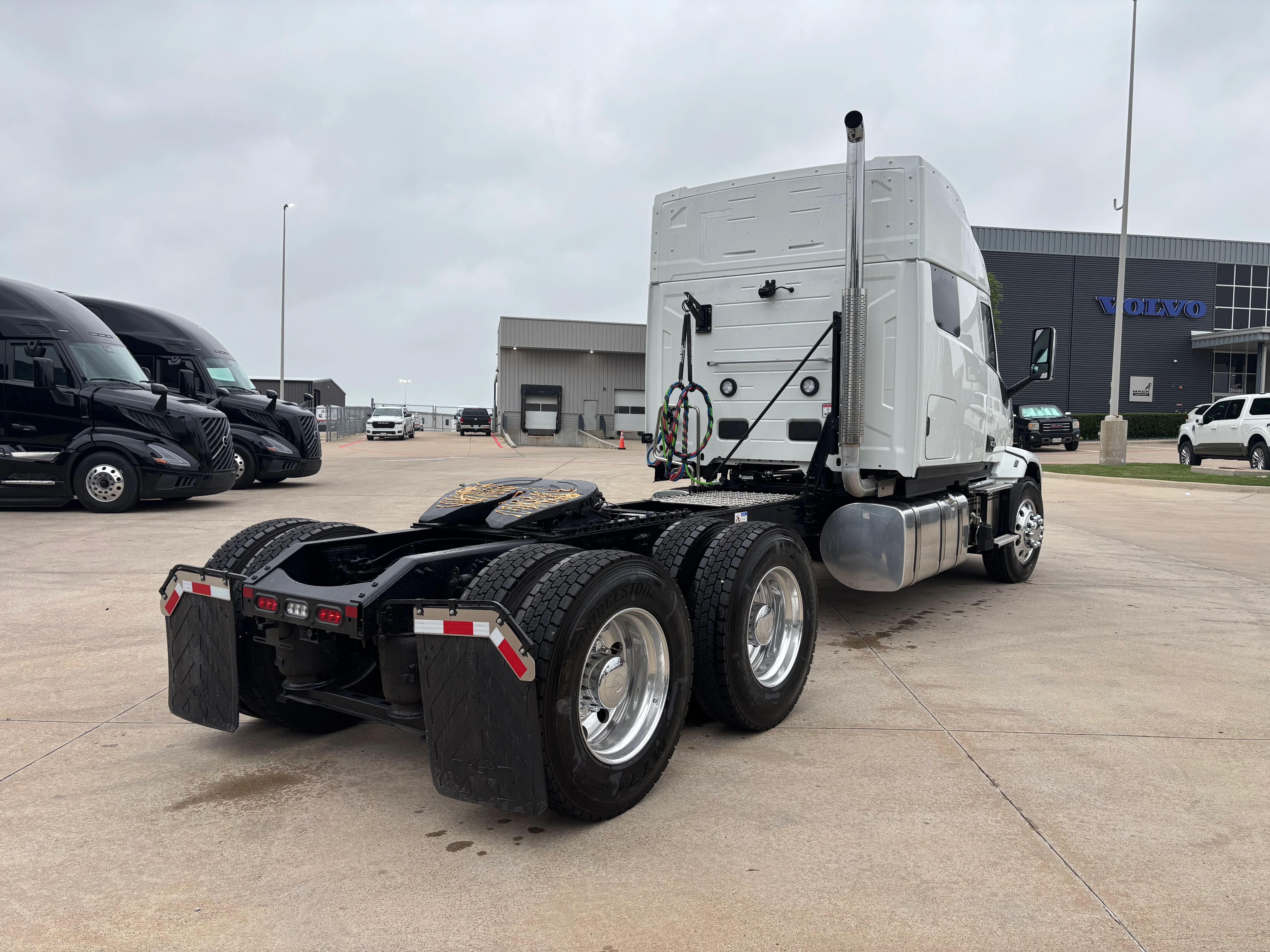 2027 Mack Pinnacle in TX — photo 4