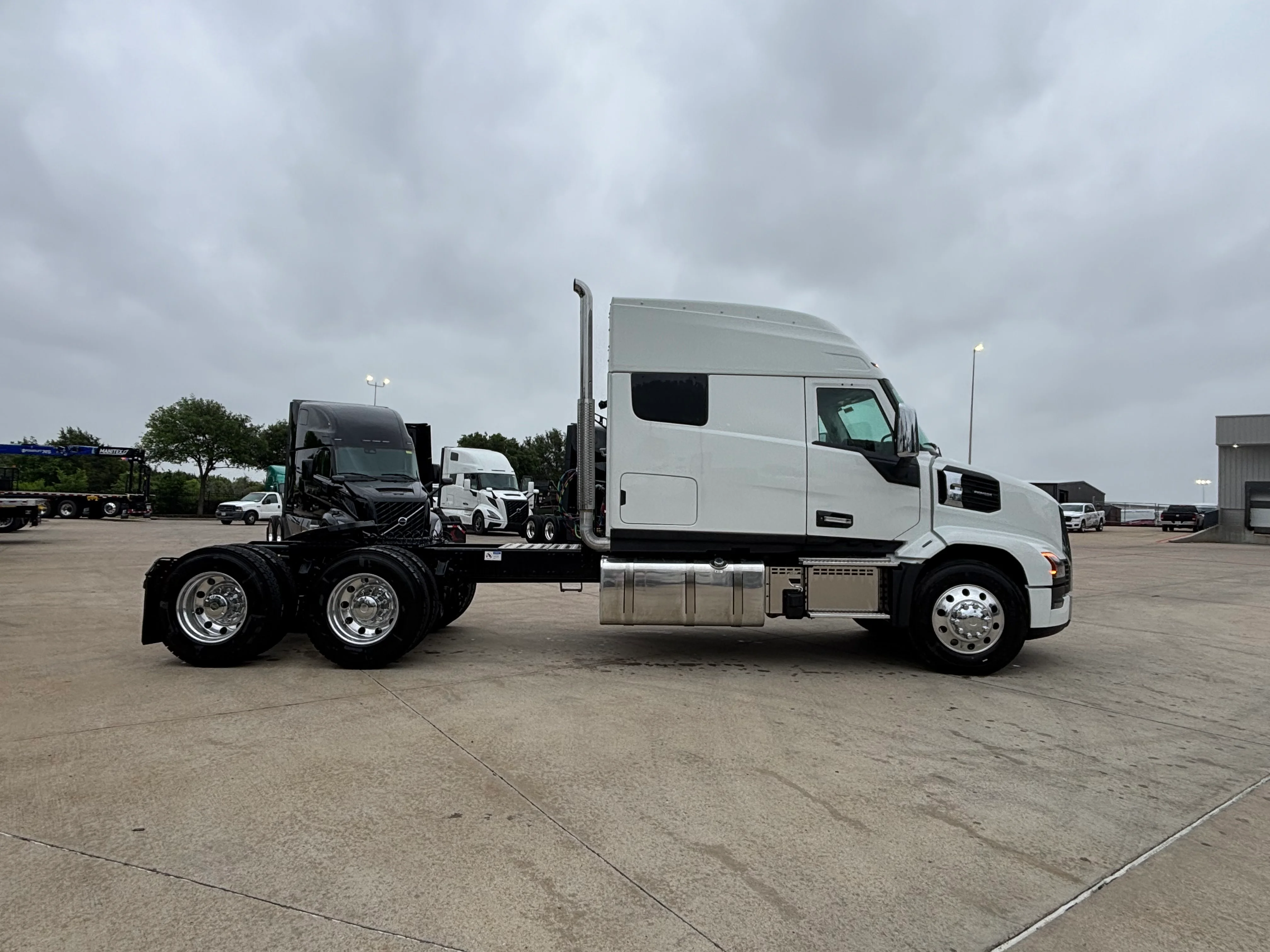 2027 Mack Pinnacle in TX — photo 3
