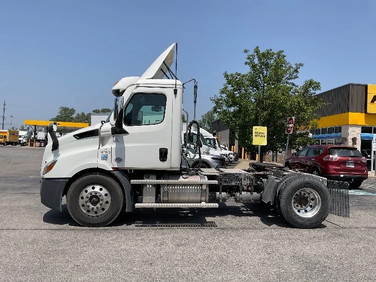 2020 Freightliner Cascadia in Rochester, NY — photo 4