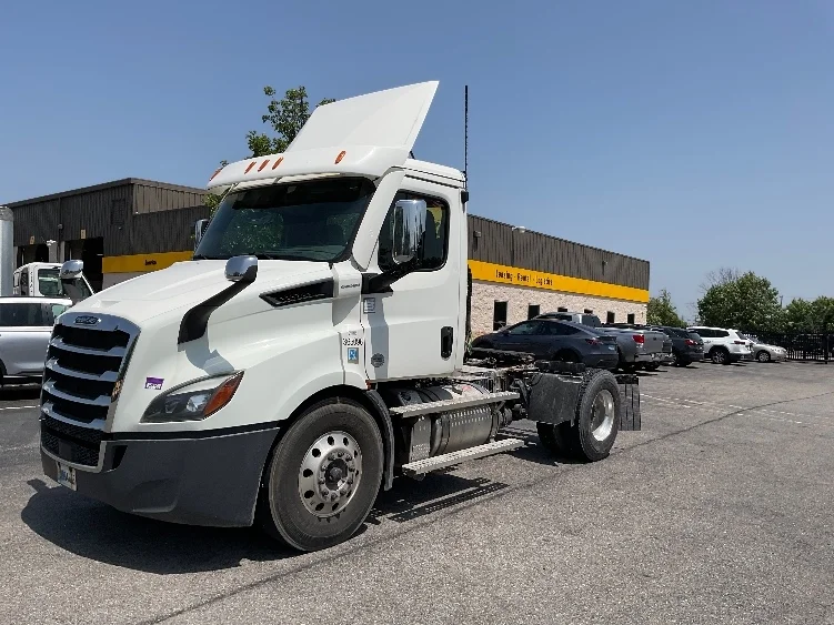 2020 Freightliner Cascadia in Rochester, NY — photo 3
