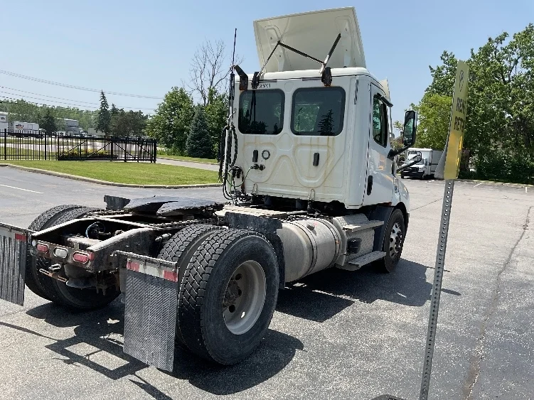 2020 Freightliner Cascadia in Rochester, NY — photo 7