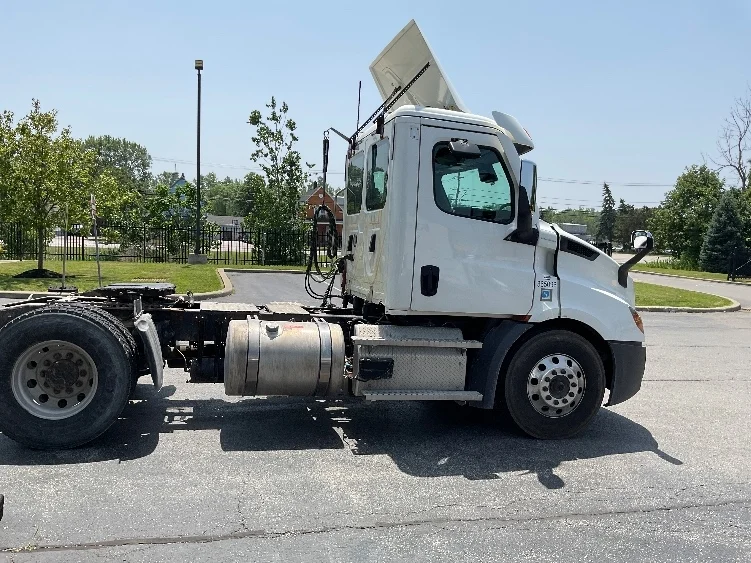 2020 Freightliner Cascadia in Rochester, NY — photo 8