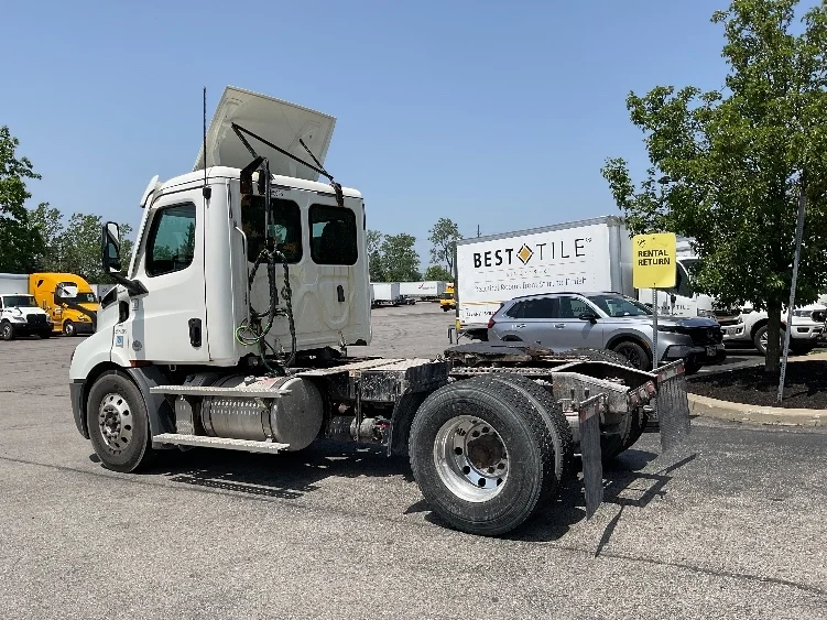 2020 Freightliner Cascadia in Rochester, NY — photo 5