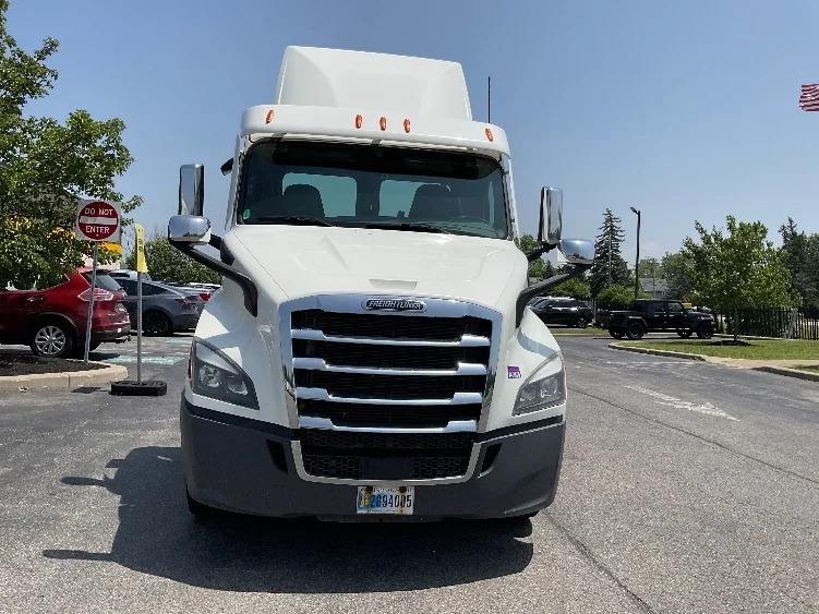 2020 Freightliner Cascadia in Rochester, NY — photo 2