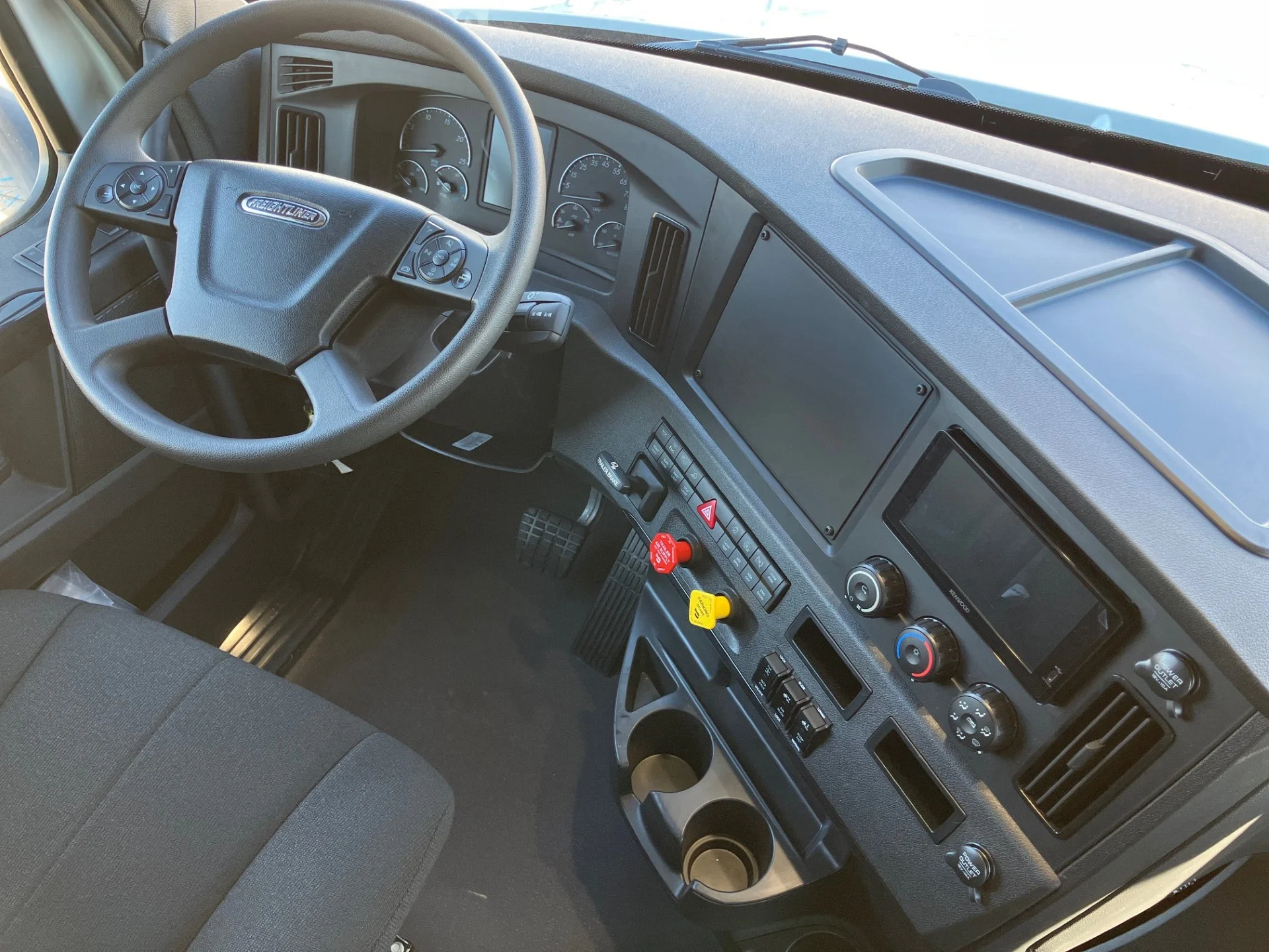 2027 Freightliner - image 1