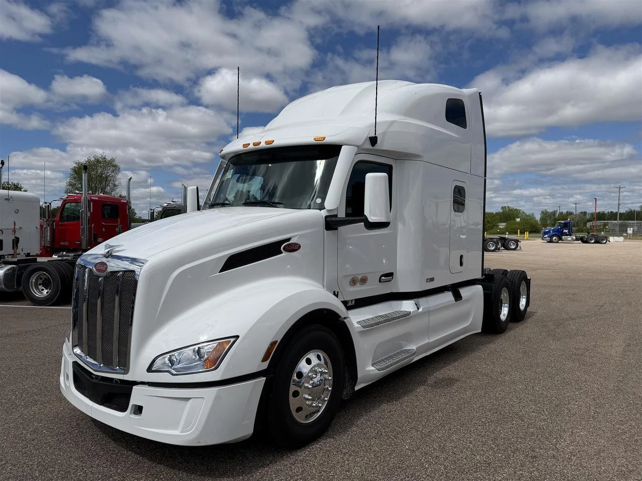 2027 Peterbilt 579 in Eau Claire, WI — photo 12