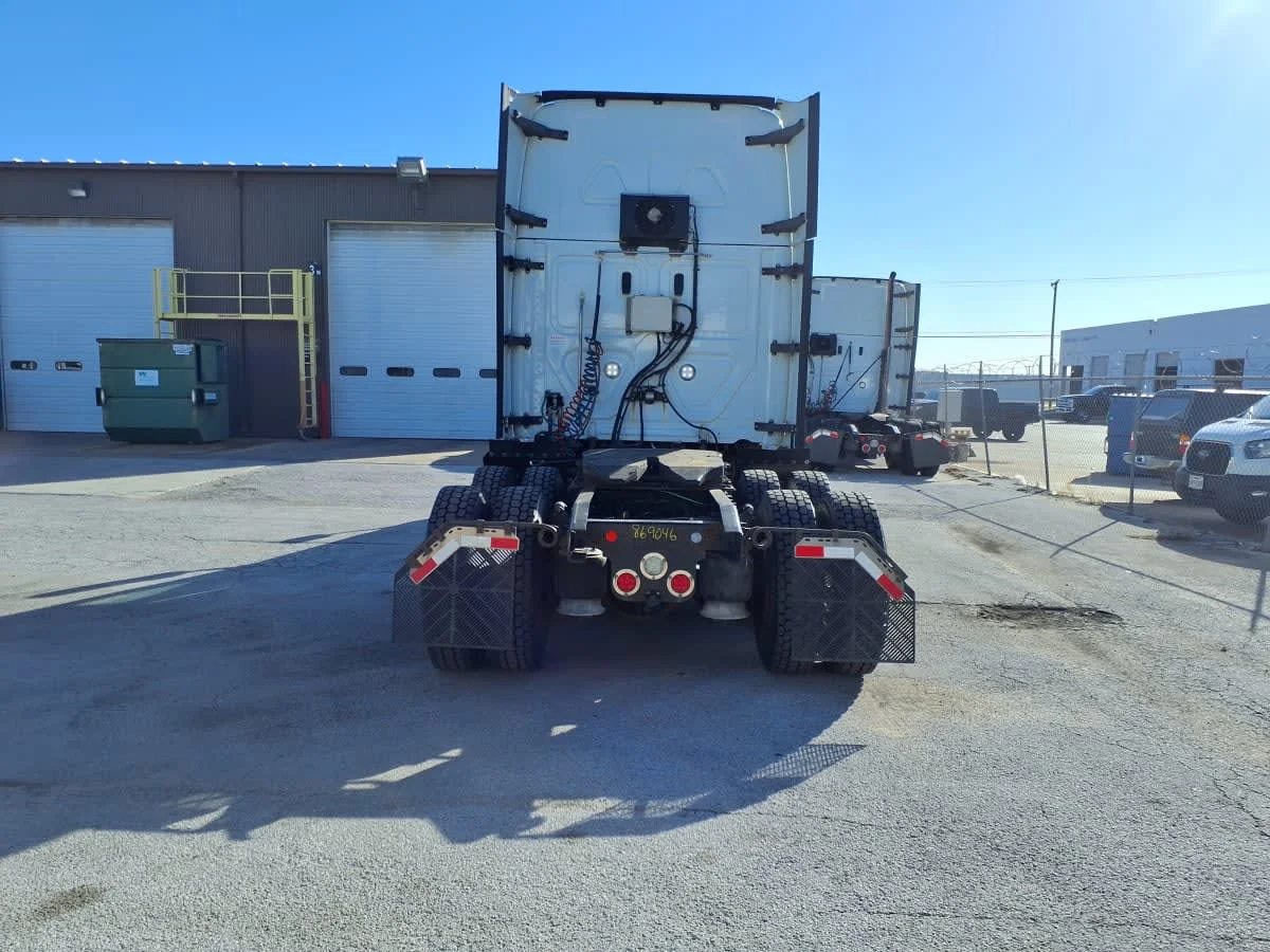 2020 Freightliner Cascadia - image 5