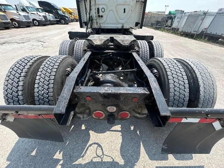 2018 Freightliner Cascadia - image 6