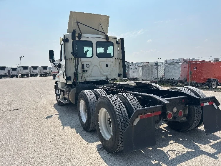 2018 Freightliner Cascadia - image 5