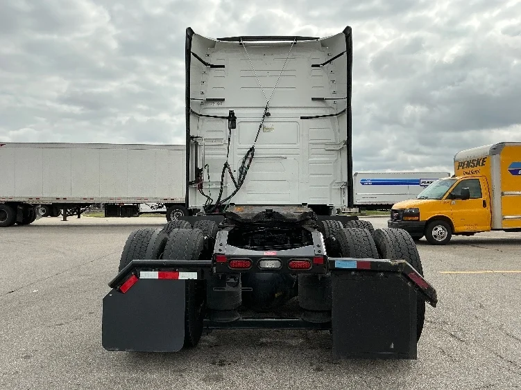 2022 Volvo VNL 760 in Cincinnati, OH — photo 6