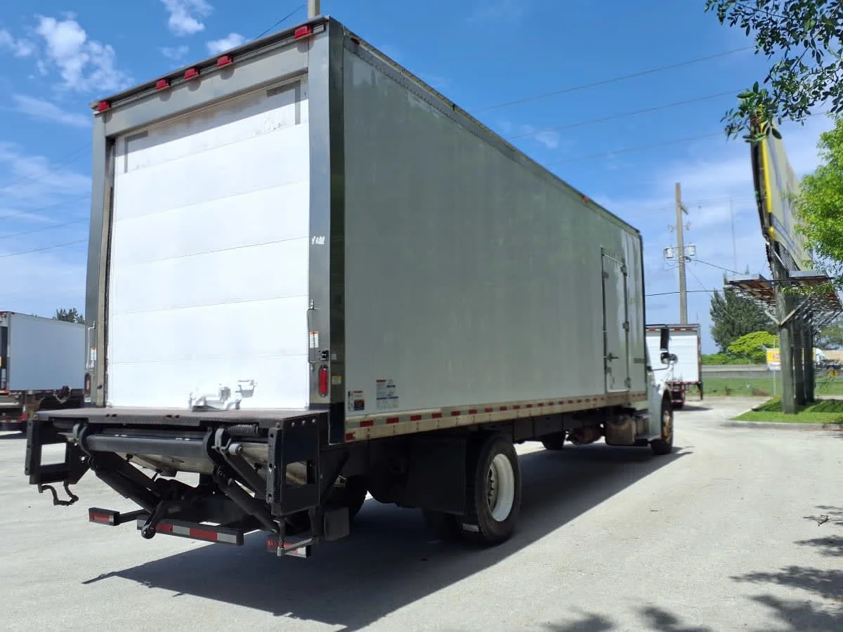 2019 Freightliner M2 106 in Davie, FL — photo 4
