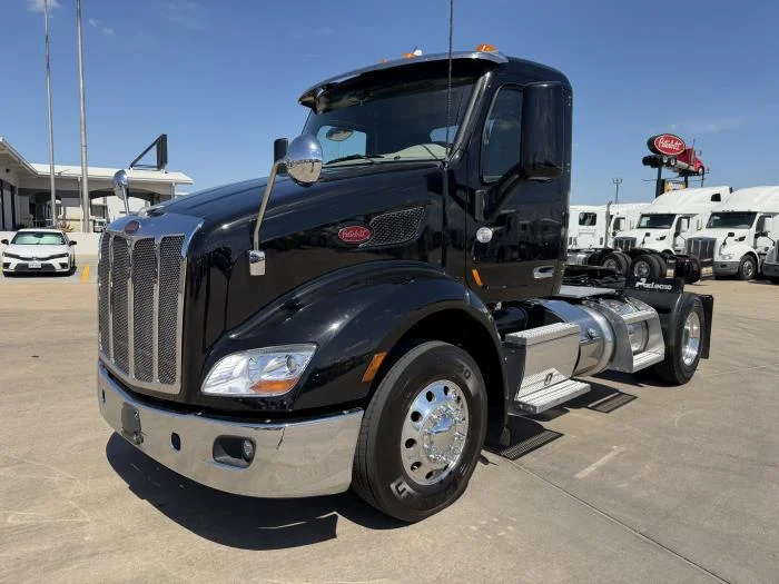2021 Peterbilt 579 — photo 2