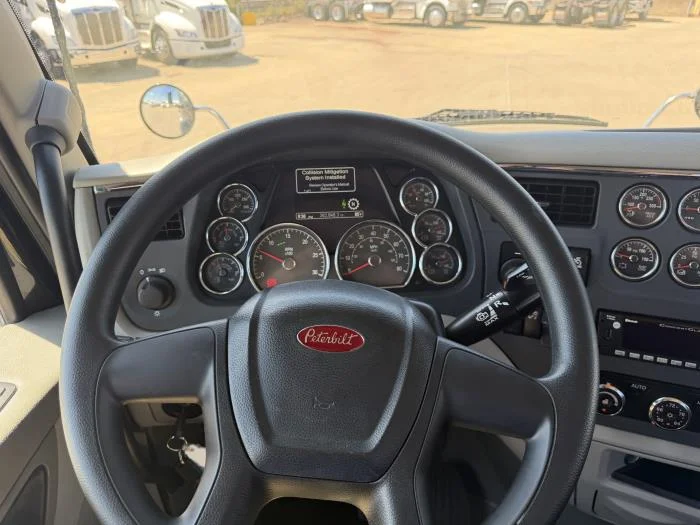 2021 Peterbilt 579 — photo 31