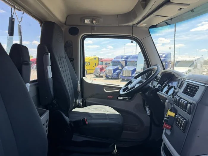 2021 Peterbilt 579 — photo 24