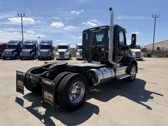 2021 Peterbilt 579 — photo 6