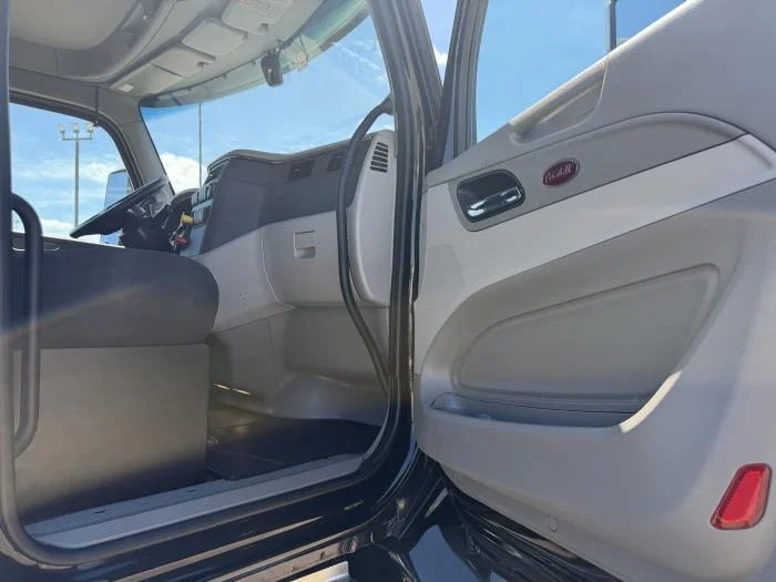 2021 Peterbilt 579 — photo 23