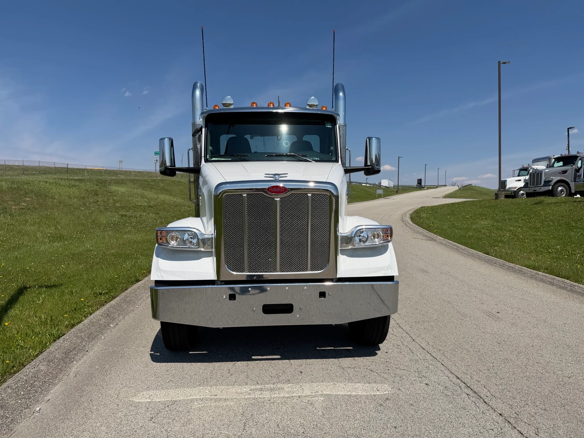 2026 Peterbilt 567 in UNIONTOWN, PA — photo 2