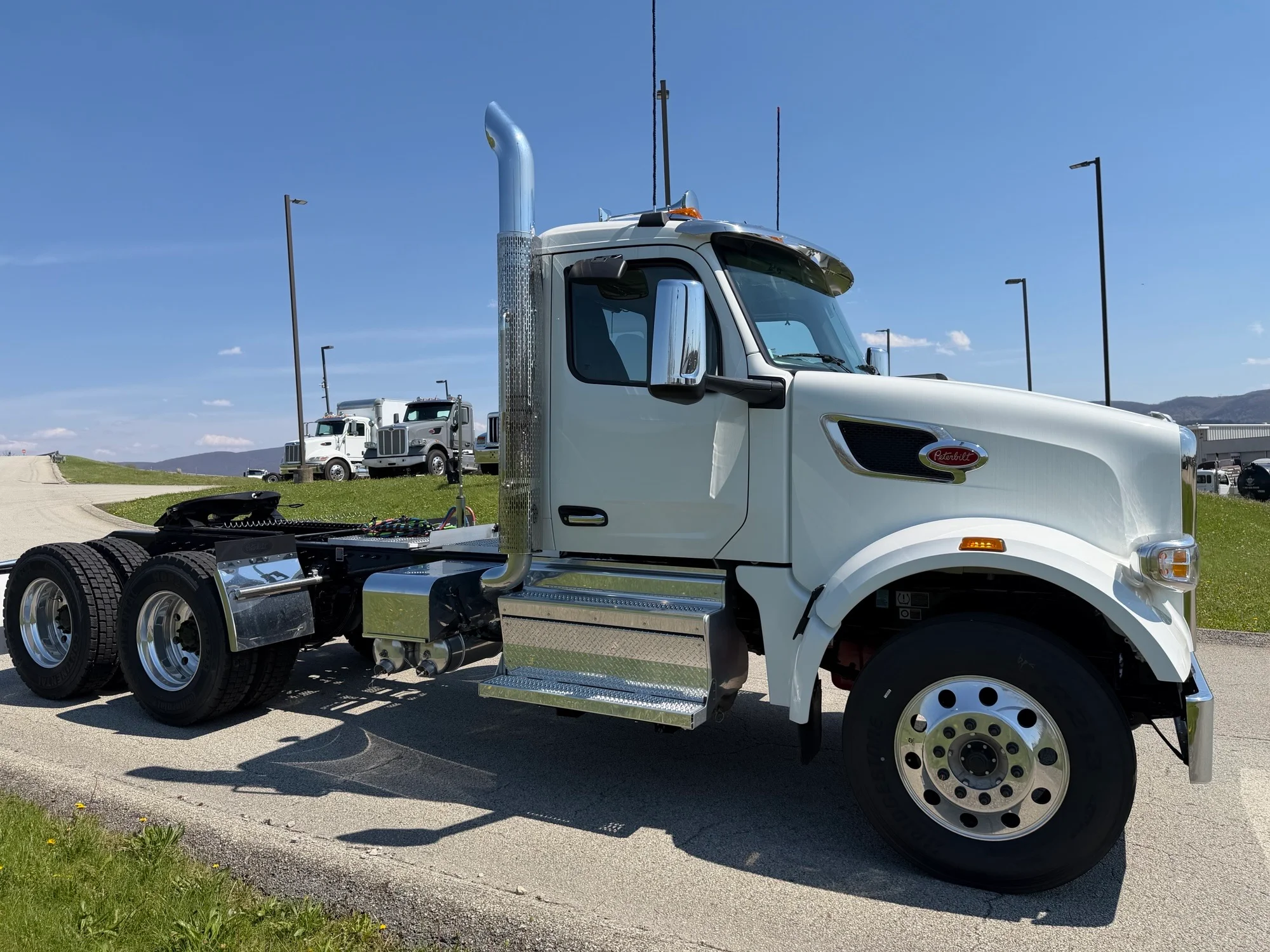 2026 Peterbilt 567 in UNIONTOWN, PA — photo 3