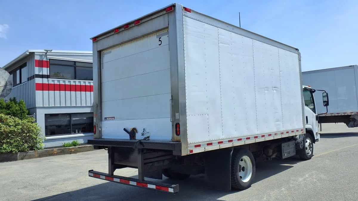 2019 Isuzu NRR in Salisbury, MA — photo 4
