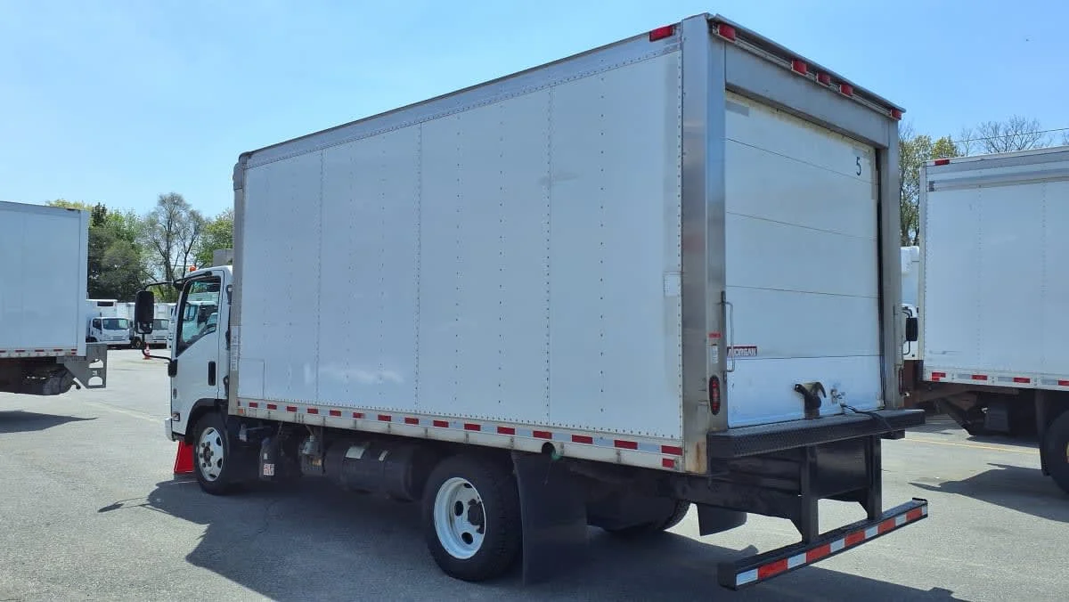 2019 Isuzu NRR in Salisbury, MA — photo 6
