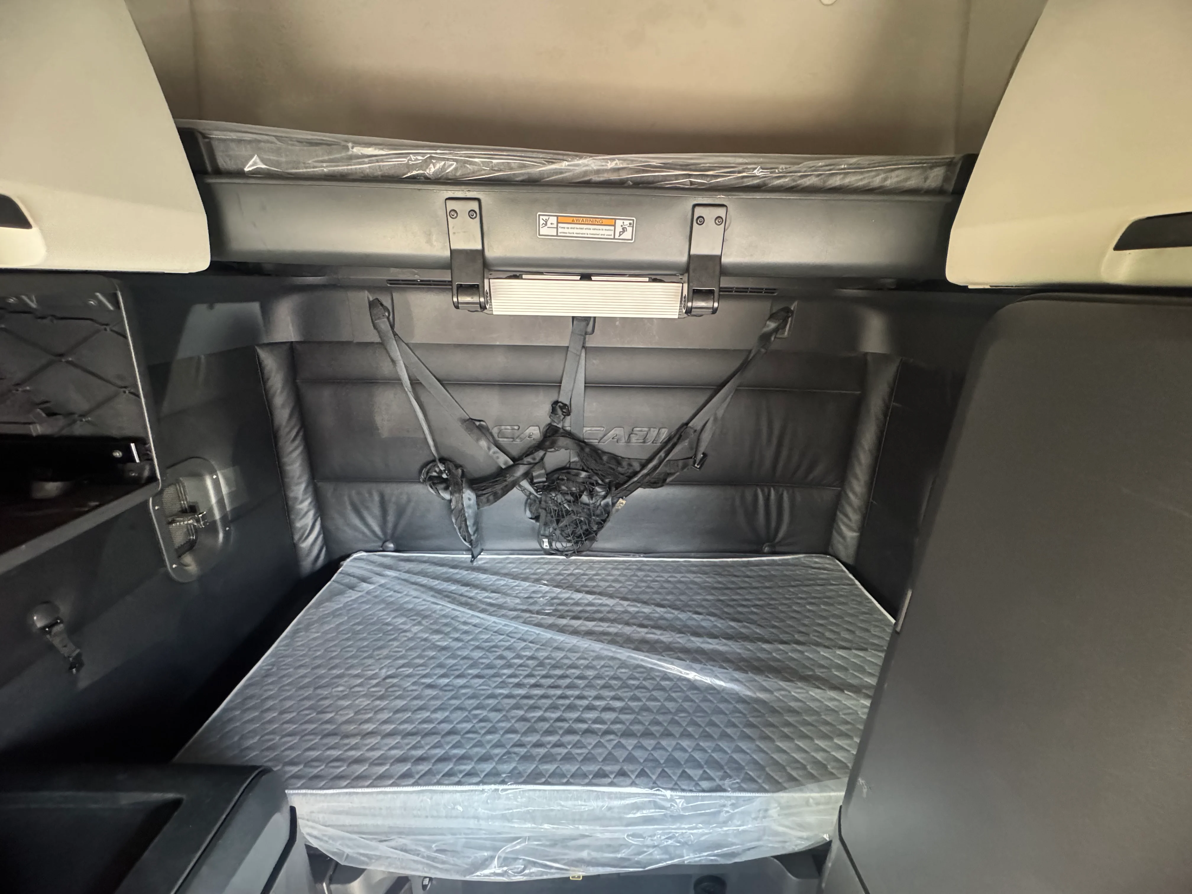 2023 Freightliner Cascadia in Fontana, CA — photo 16