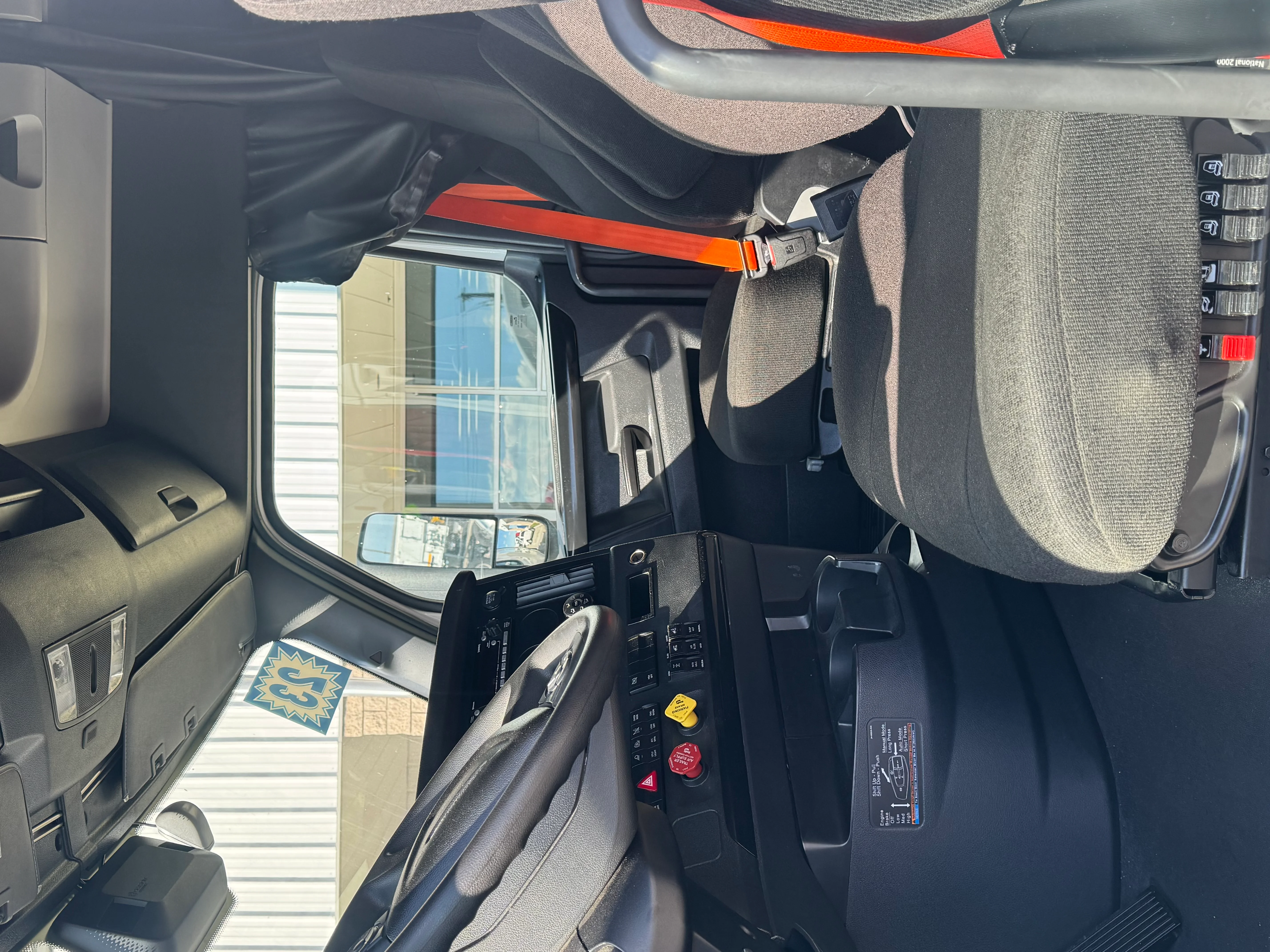 2023 Freightliner Cascadia in Fontana, CA — photo 15