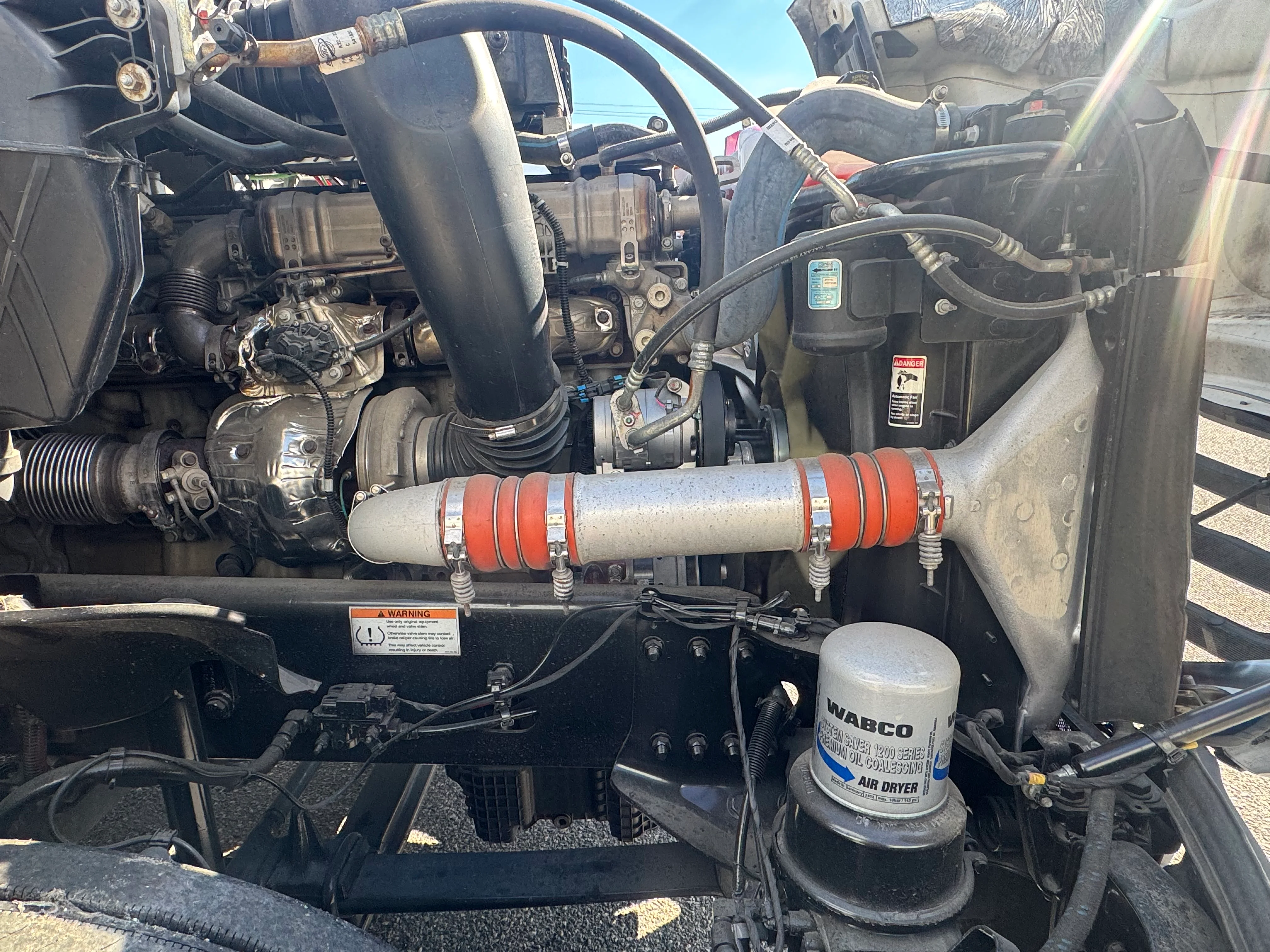 2023 Freightliner Cascadia in Fontana, CA — photo 9