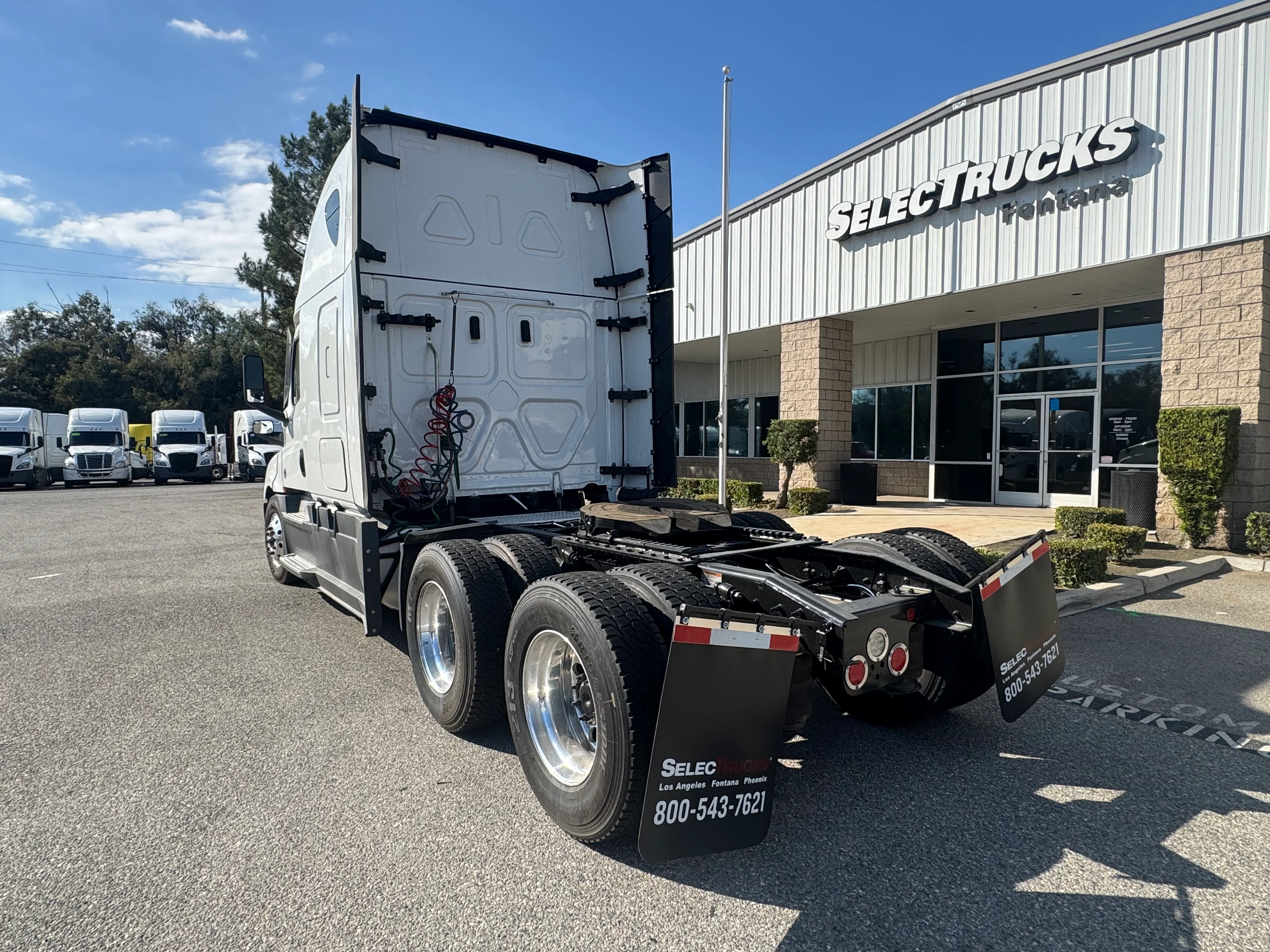 2023 Freightliner Cascadia in Fontana, CA — photo 4