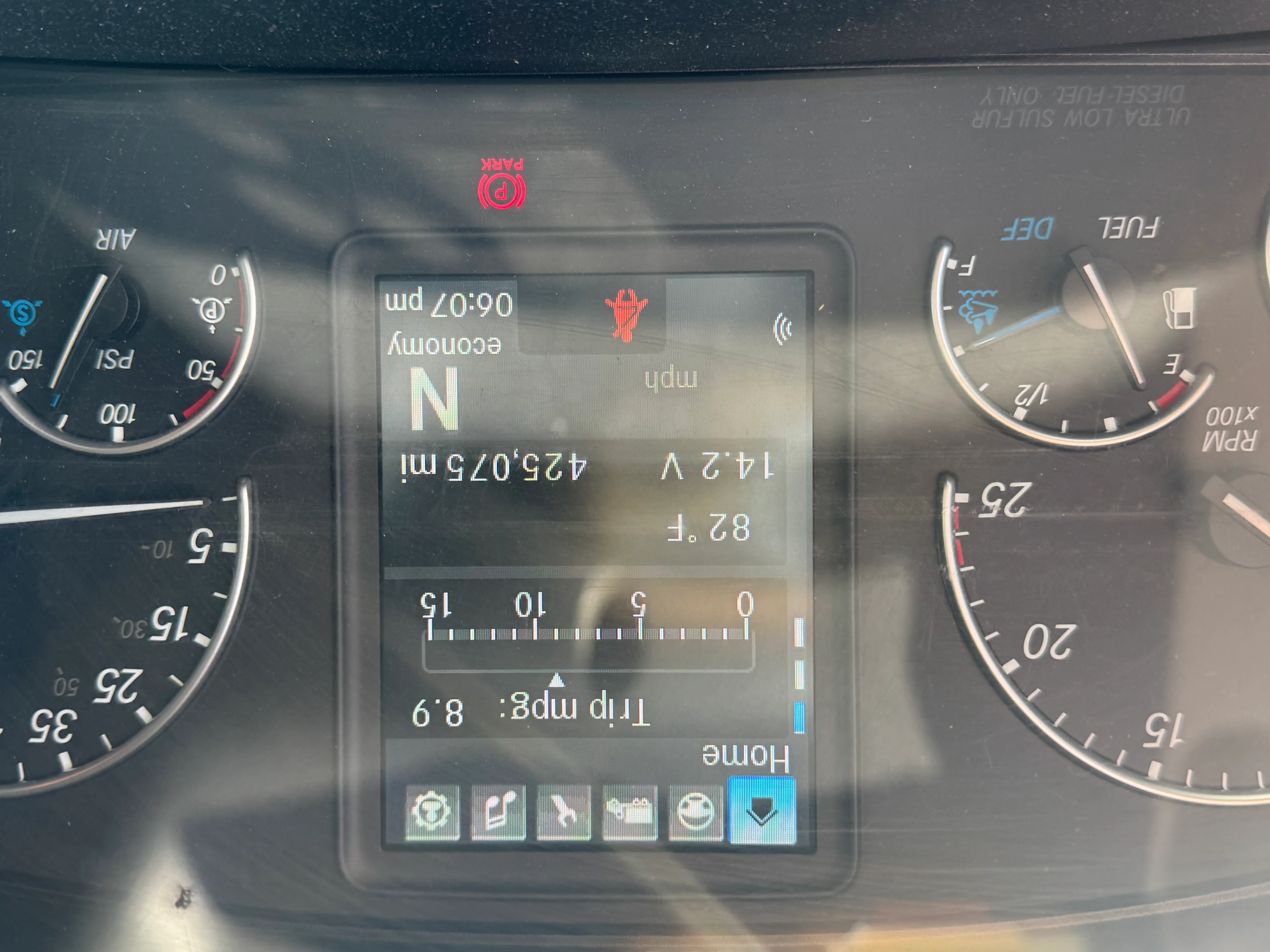 2023 Freightliner Cascadia in Fontana, CA — photo 14