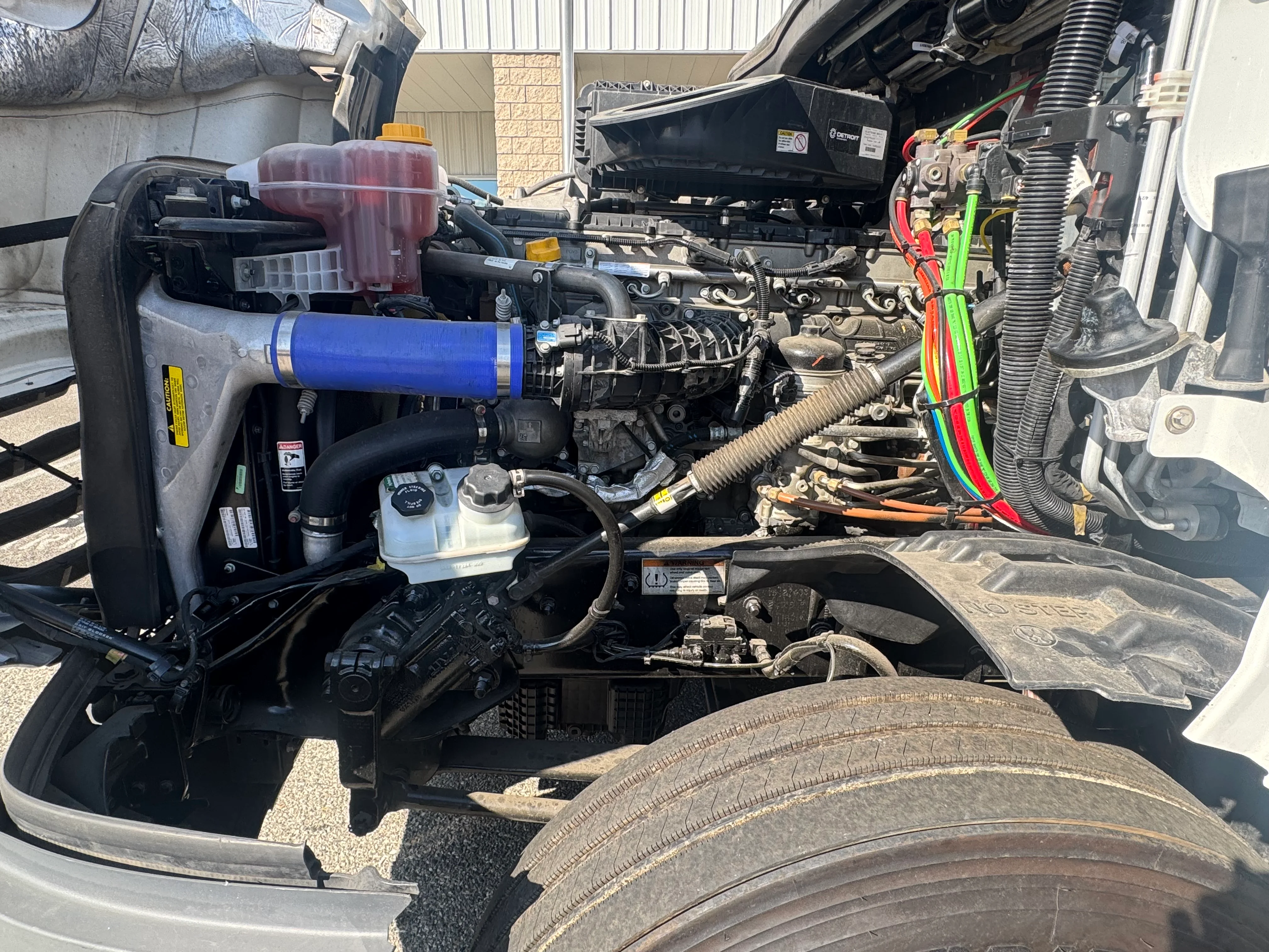 2023 Freightliner Cascadia in Fontana, CA — photo 10