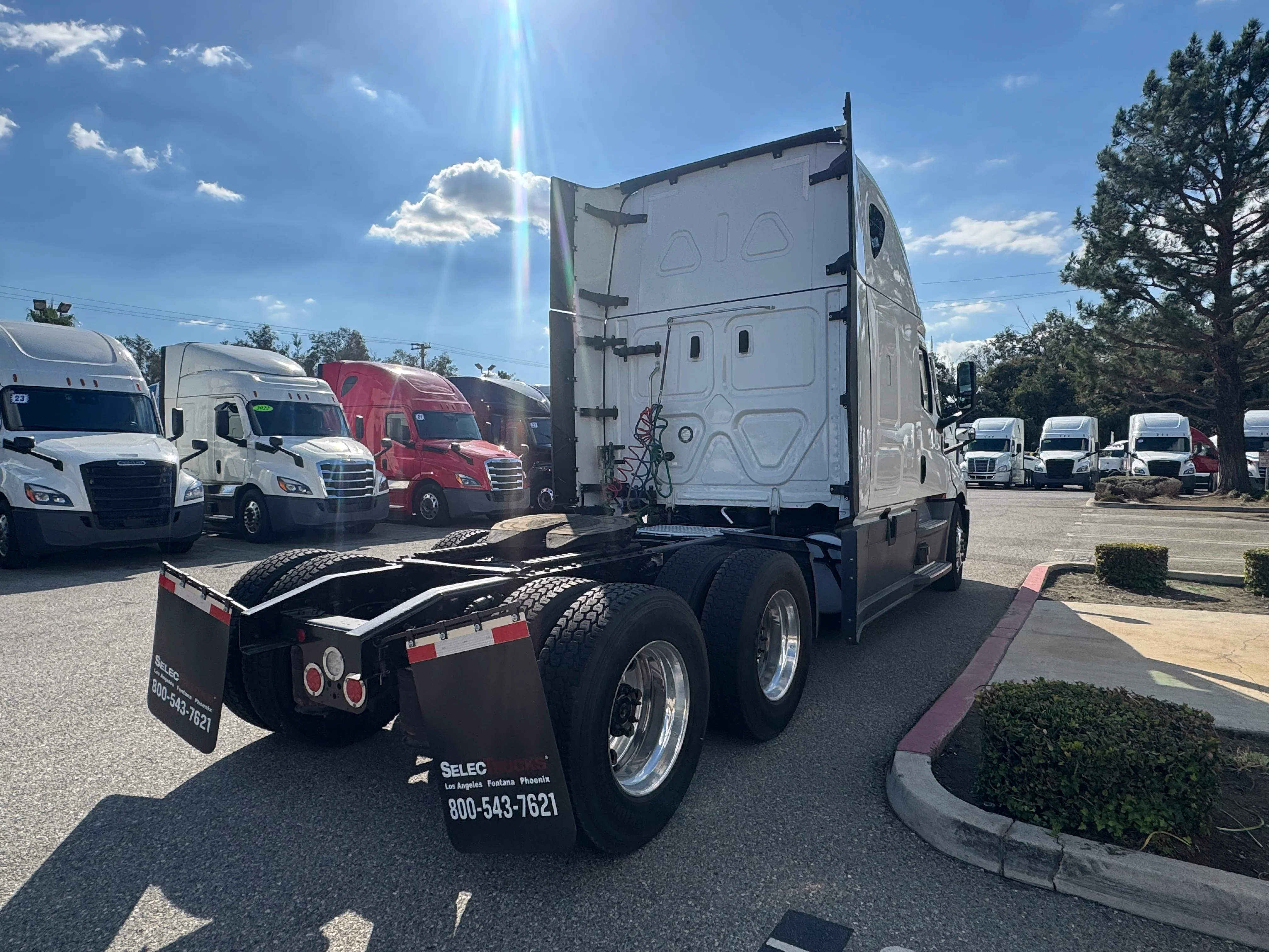 2023 Freightliner Cascadia in Fontana, CA — photo 6