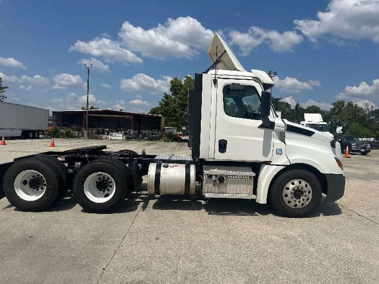 2020 Freightliner Cascadia in Hammond, LA — photo 8