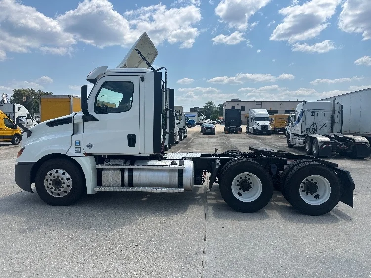 2020 Freightliner Cascadia in Hammond, LA — photo 4