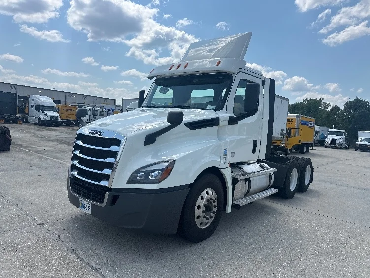 2020 Freightliner Cascadia in Hammond, LA — photo 3