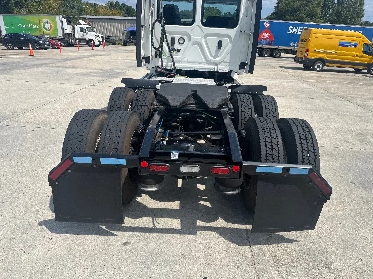 2020 Freightliner Cascadia in Hammond, LA — photo 6