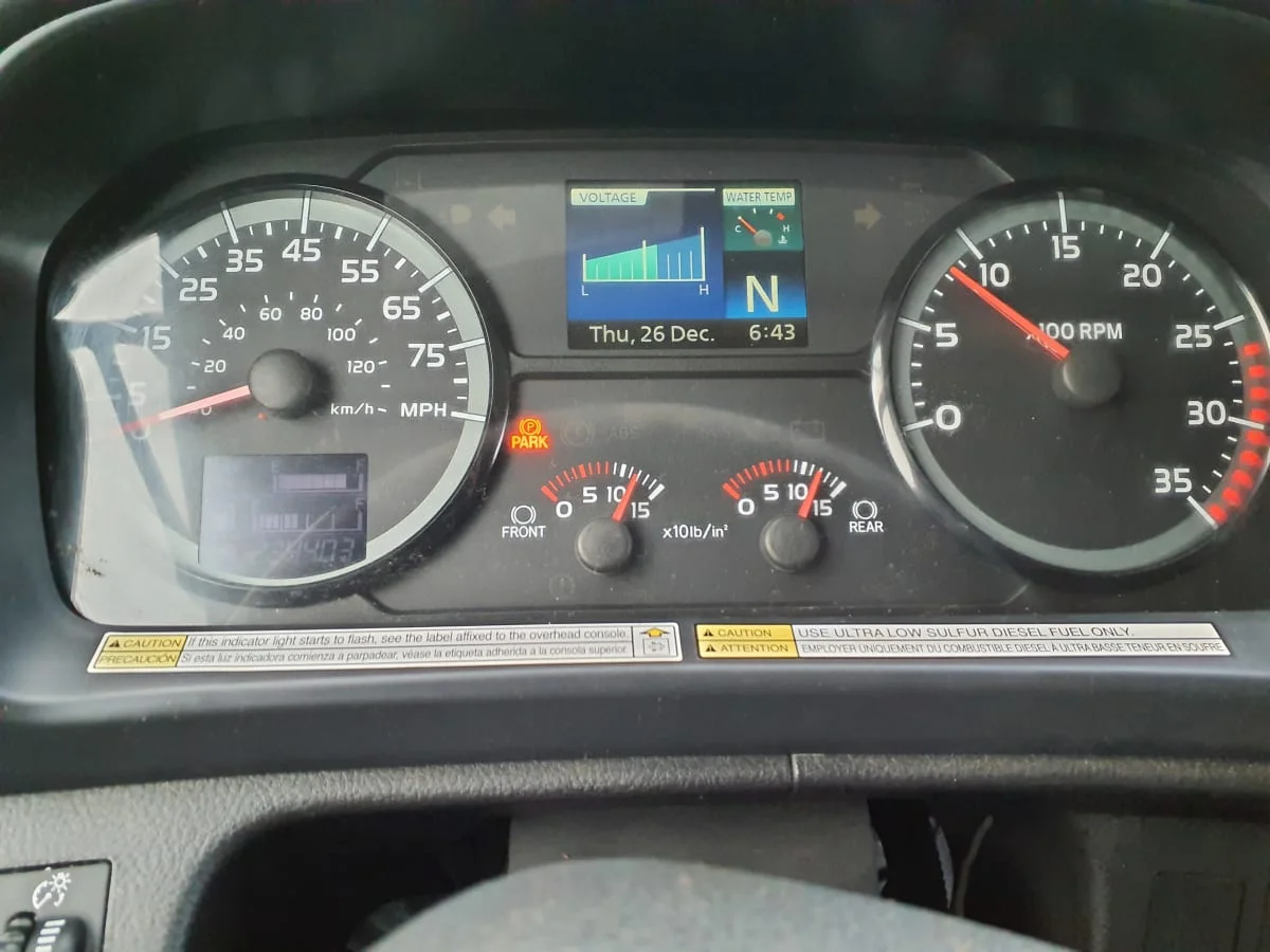 2016 Hino 338 - image 10