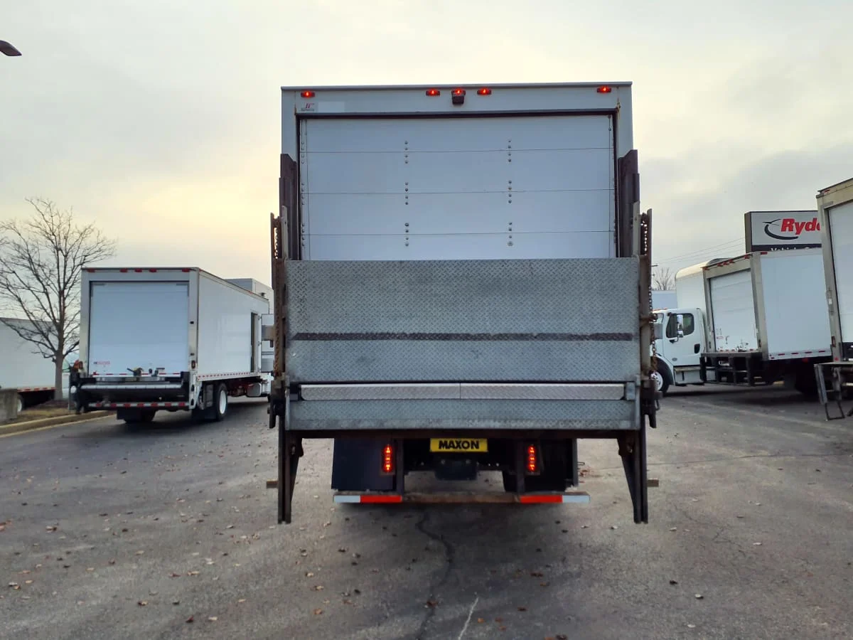 2016 Hino 338 - image 5