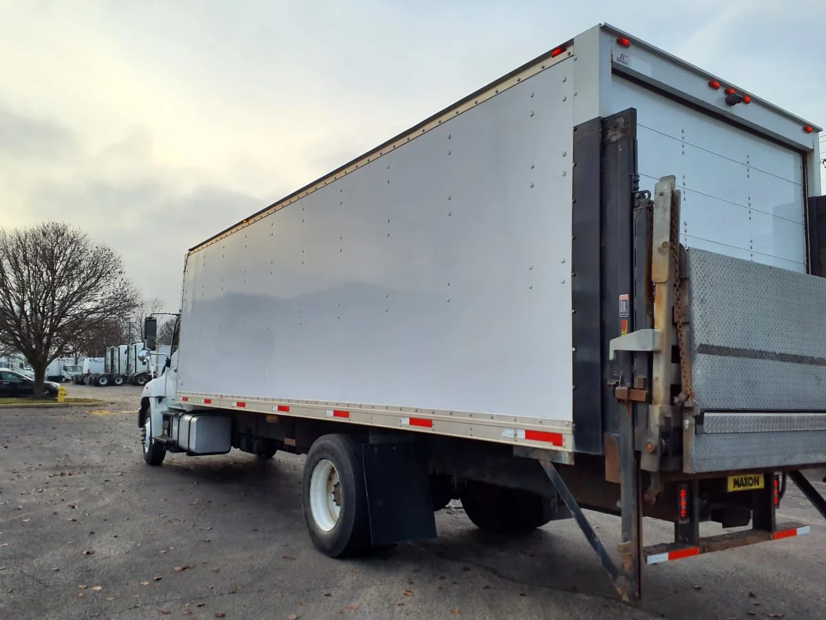 2016 Hino 338 in Bolingbrook, IL — photo 6
