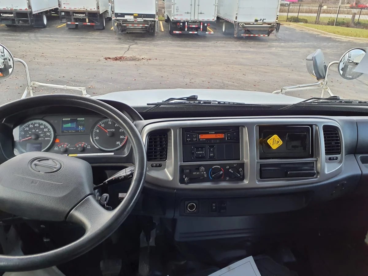 2016 Hino 338 - image 7