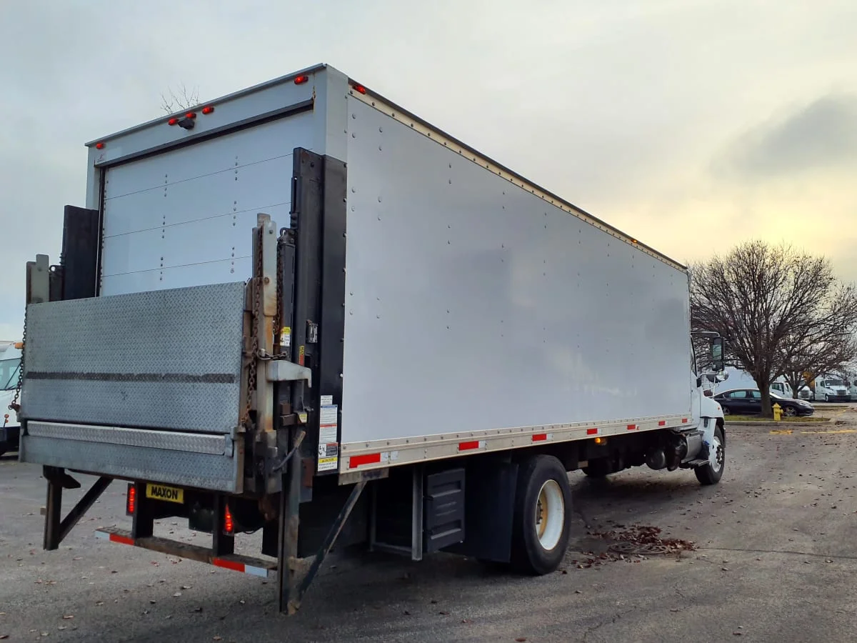 2016 Hino 338 in Bolingbrook, IL — photo 4