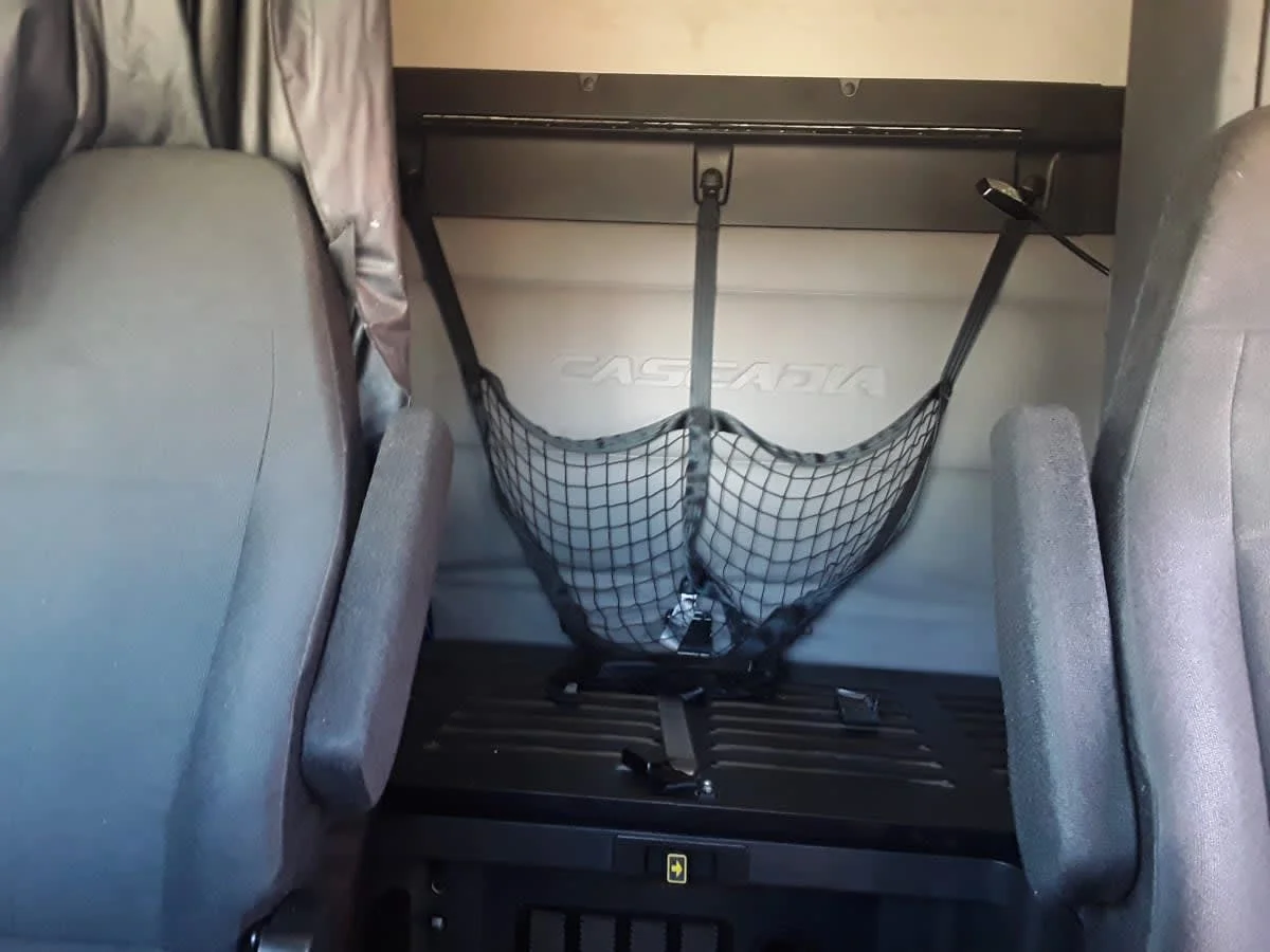 2019 Freightliner Cascadia - image 8