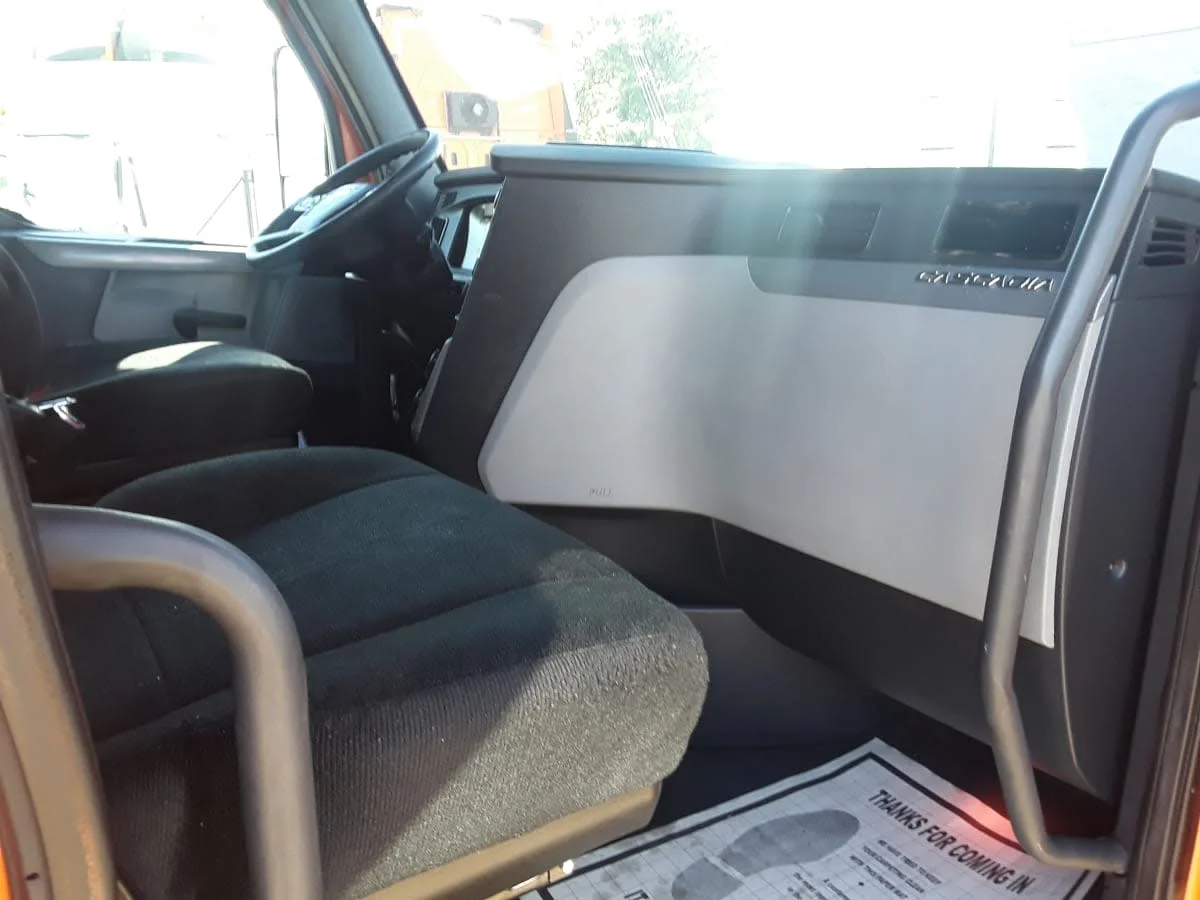 2019 Freightliner Cascadia - image 11