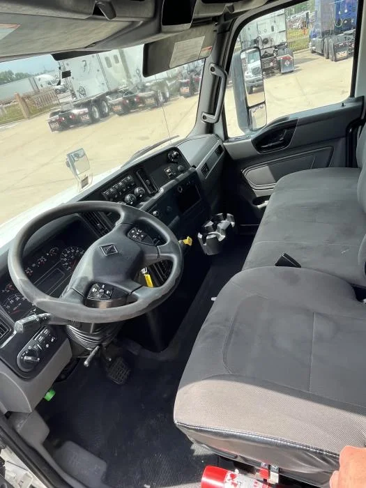 2021 International LT — photo 17