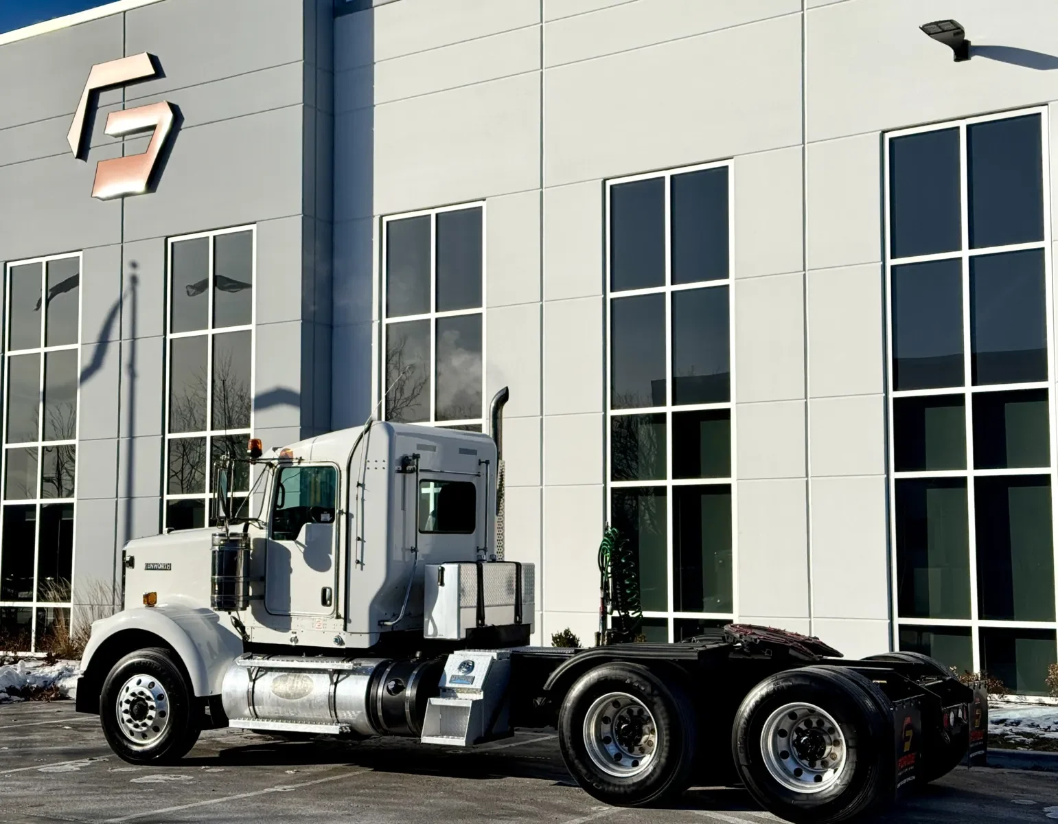 2020 Kenworth W900 - image 6