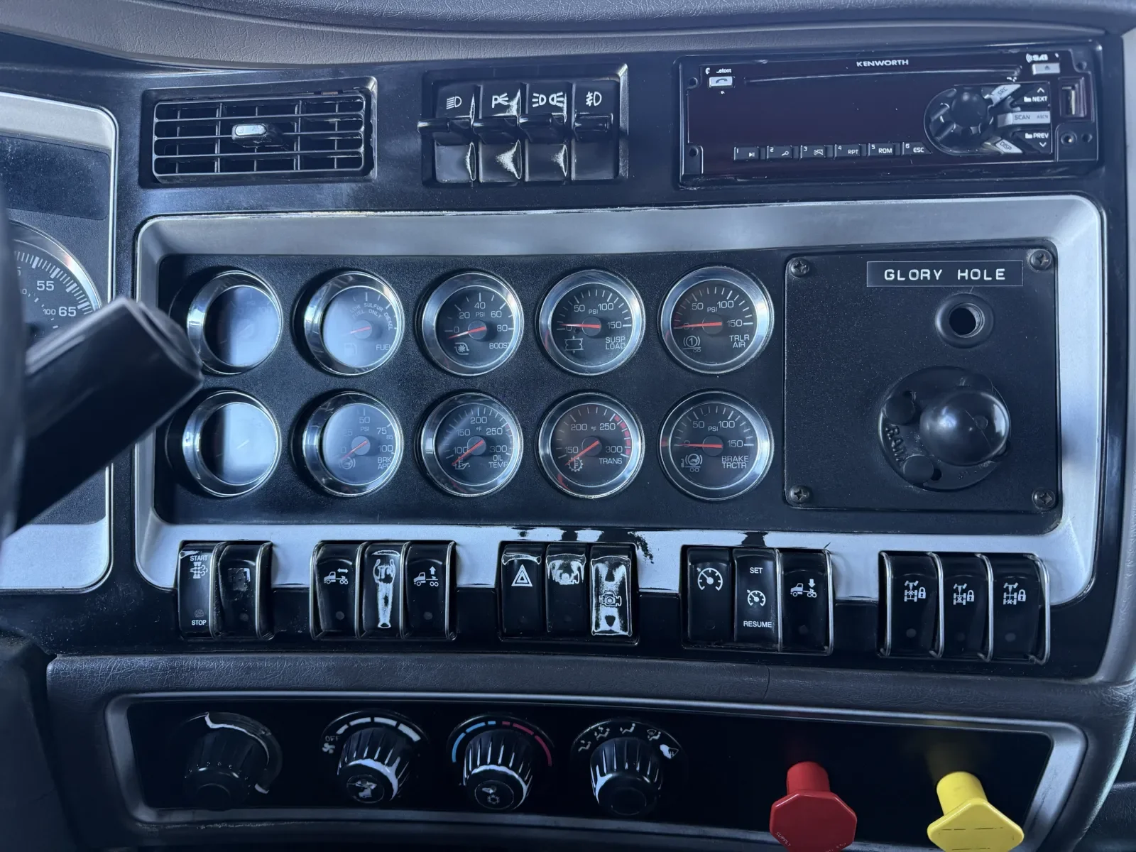 2020 Kenworth W900 in New Lenox, IL — photo 18