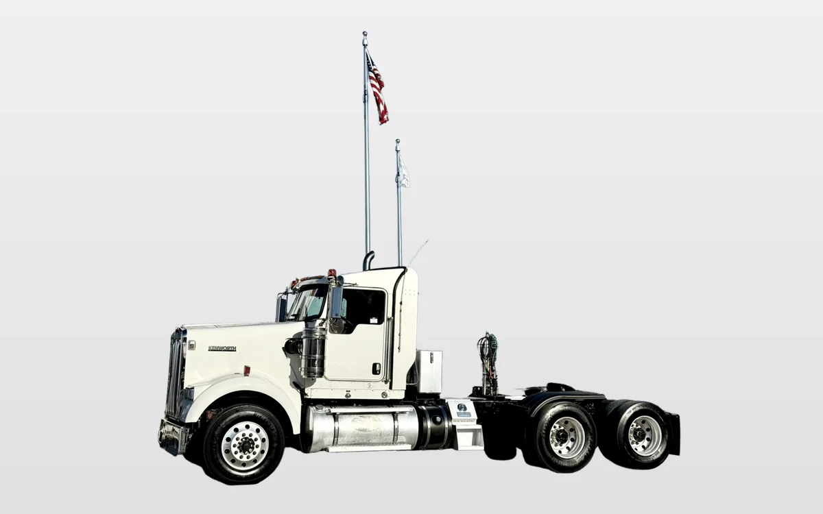 2020 Kenworth W900 - image 1