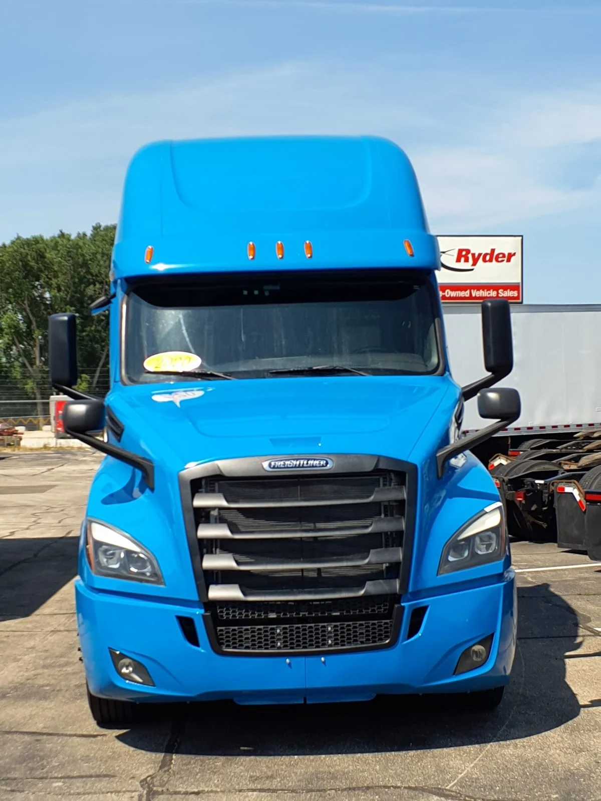 2020 Freightliner Cascadia in Oak Creek, WI — photo 2