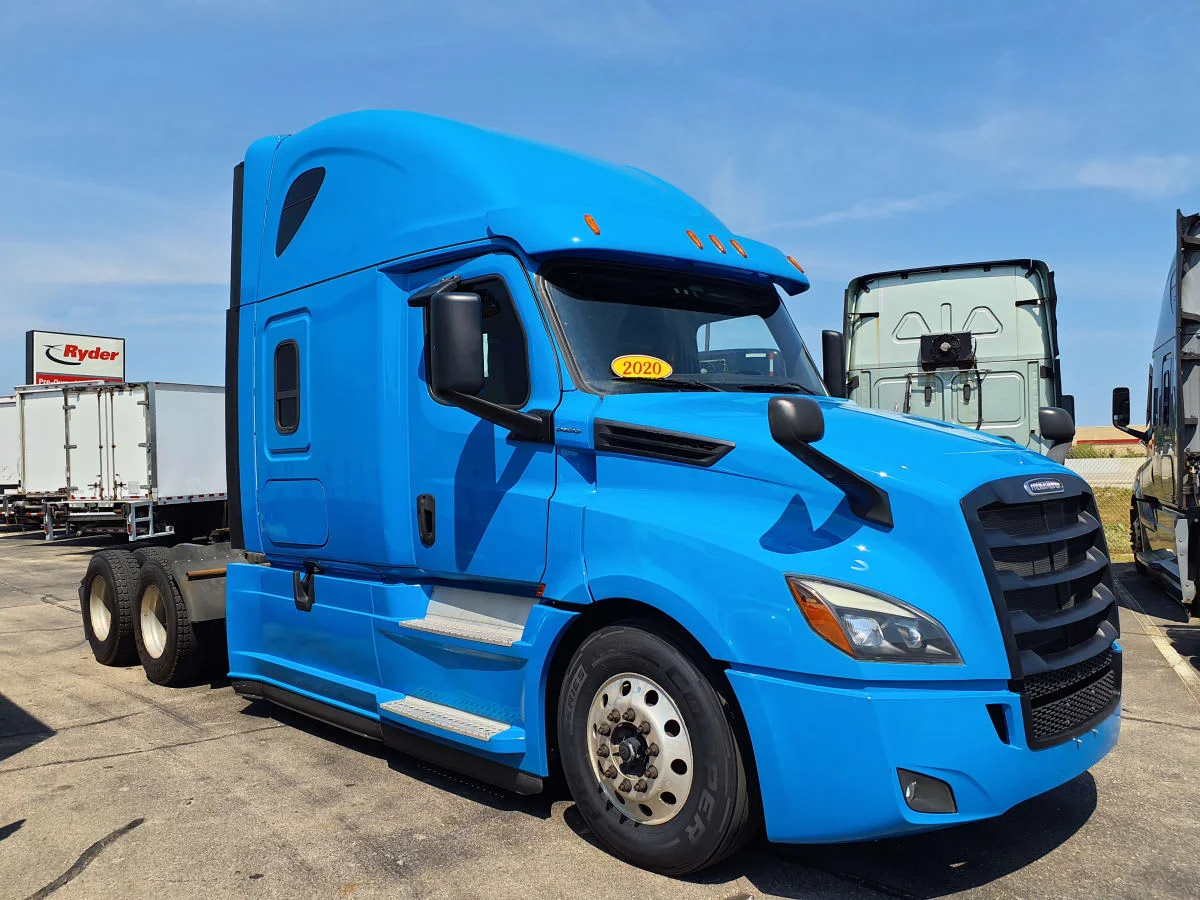 2020 Freightliner Cascadia in Oak Creek, WI — photo 3