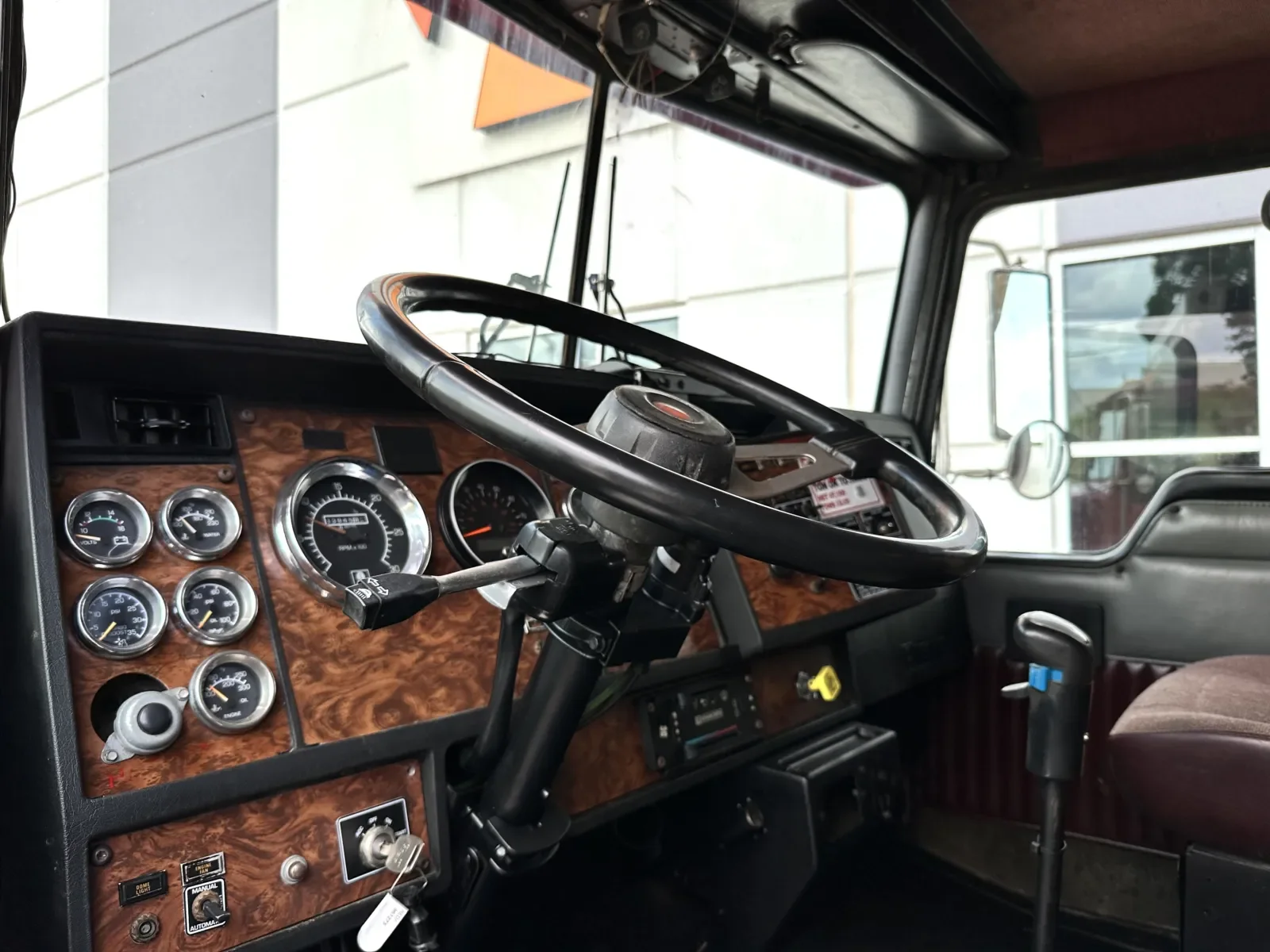 2000 Kenworth W900 in Greer, SC — photo 16